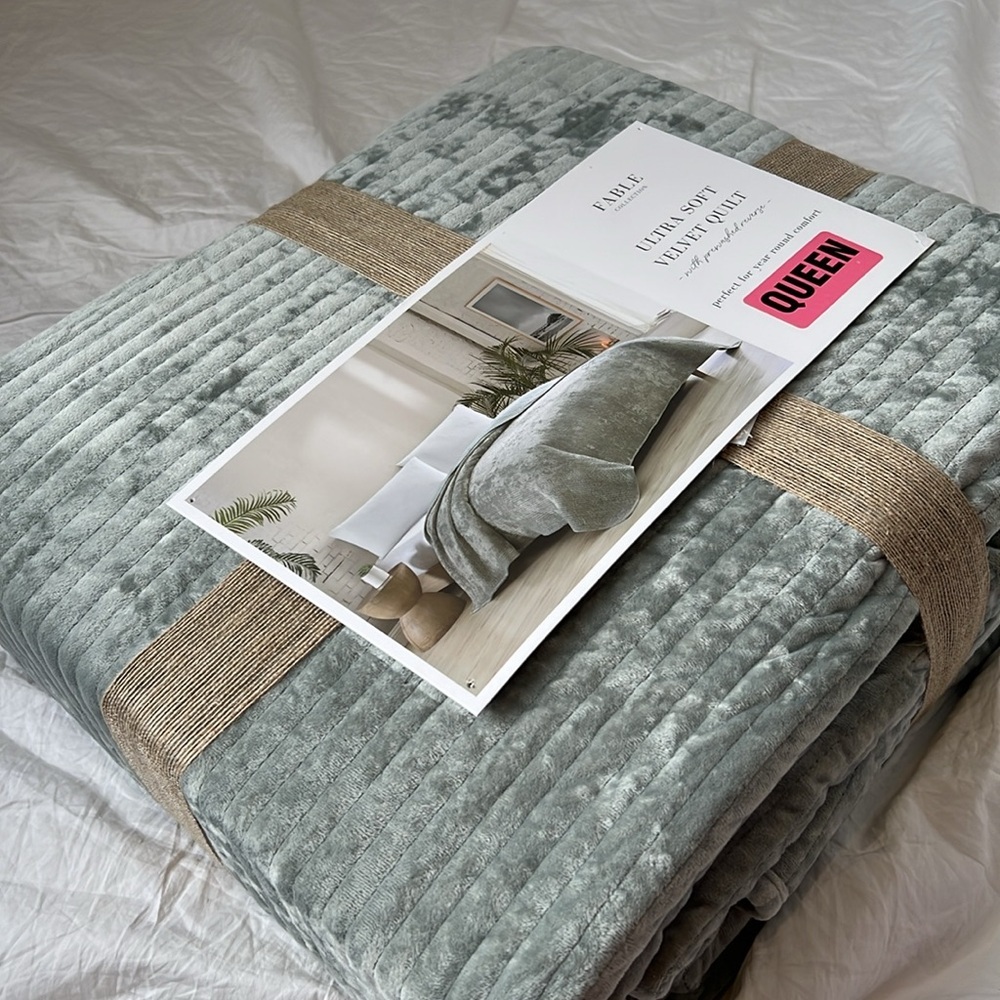 Fable Collection Ultra Soft Velvet Quilt Queen Bed Coverlet Smokey Jade NEW NWT - Picture 12 of 14